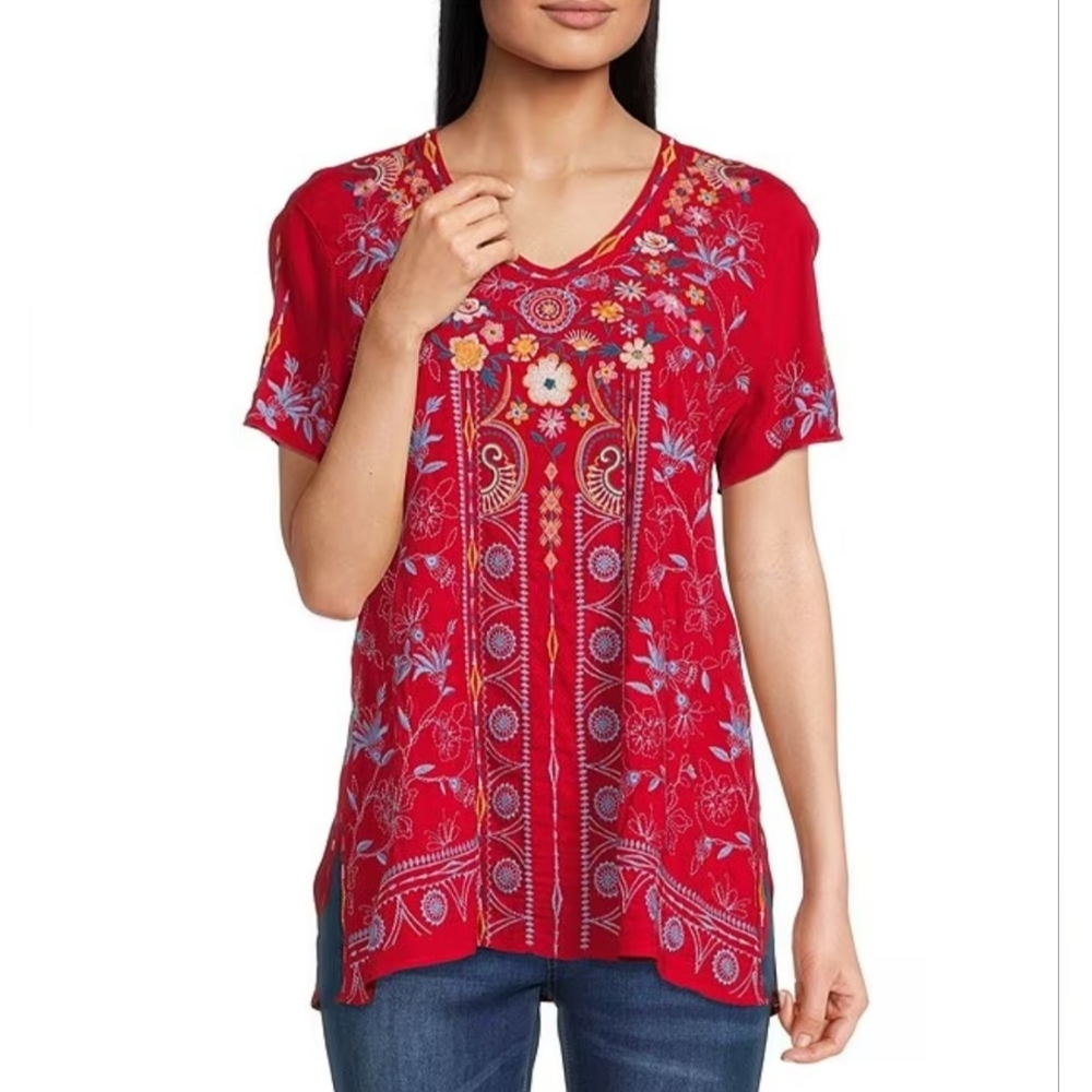 John Mark Floral Embroidery V-Neck Short Sleeve Top